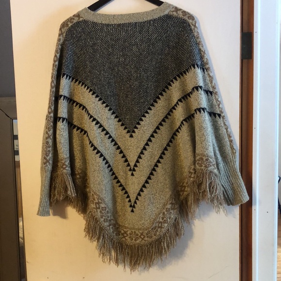 Poncho with sleeves - Picture 2 of 4